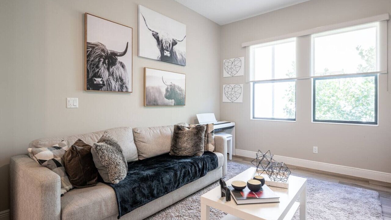 Photo of Livingroom in Parkland
