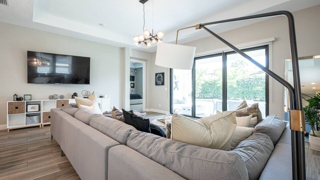 Photo of Livingroom in Parkland