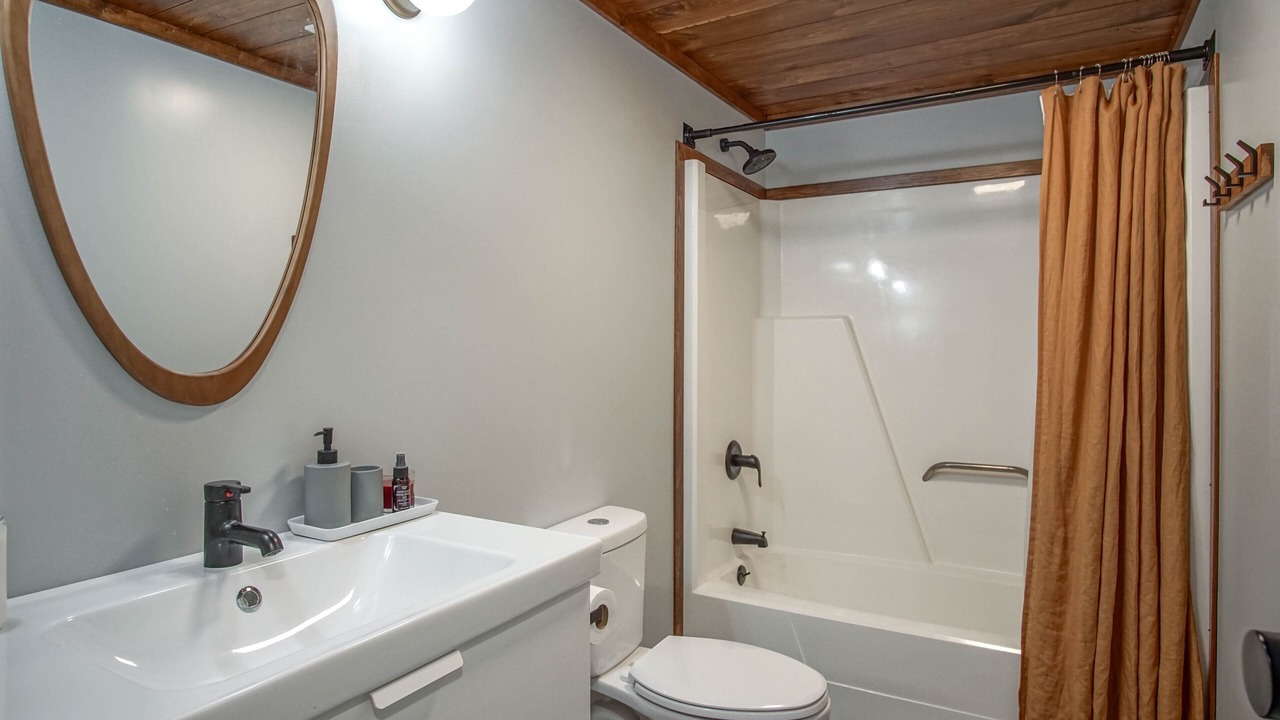 Photo of Bathroom in Edray