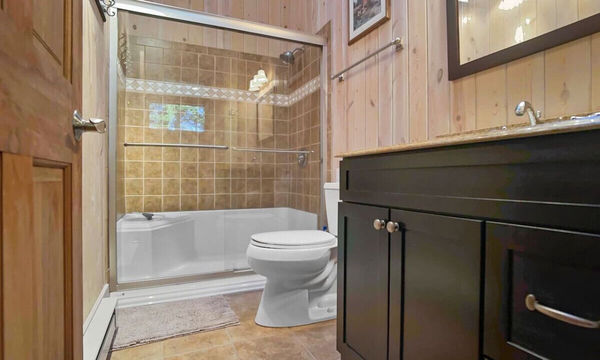 Photo of Bathroom in Edray