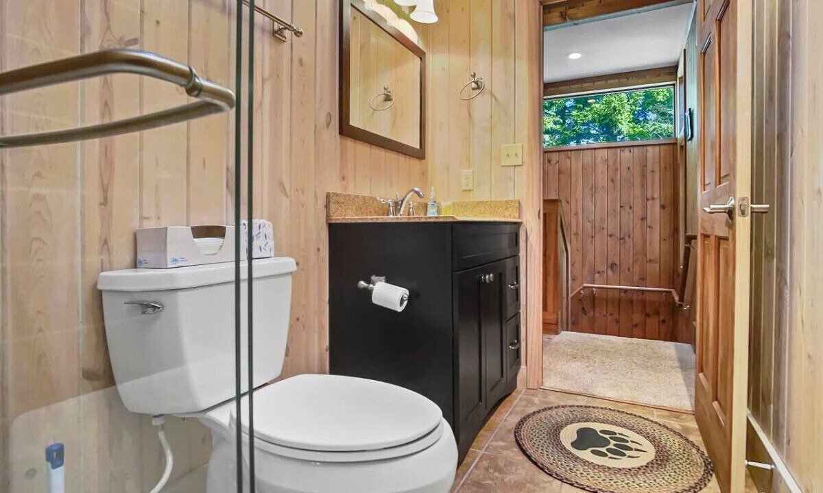 Photo of Bathroom in Edray