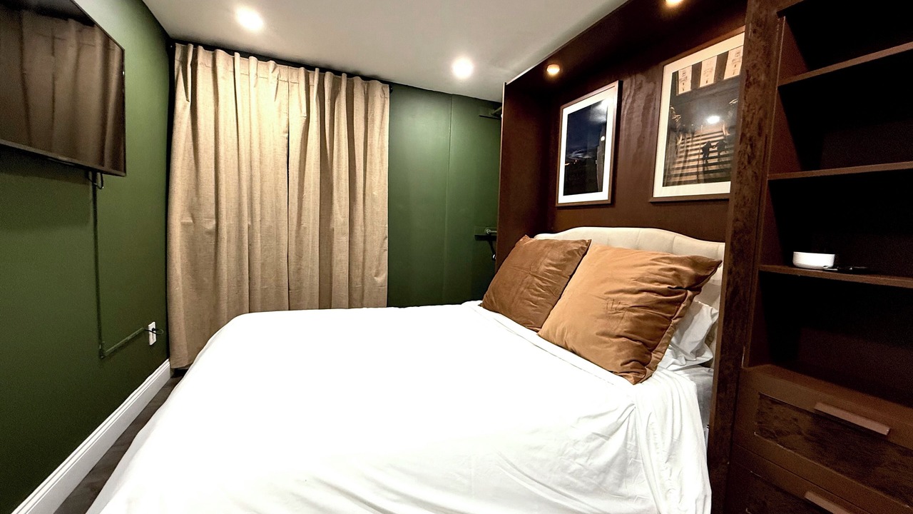 Photo of Bedroom in Central-Maverick Square - Paris Street