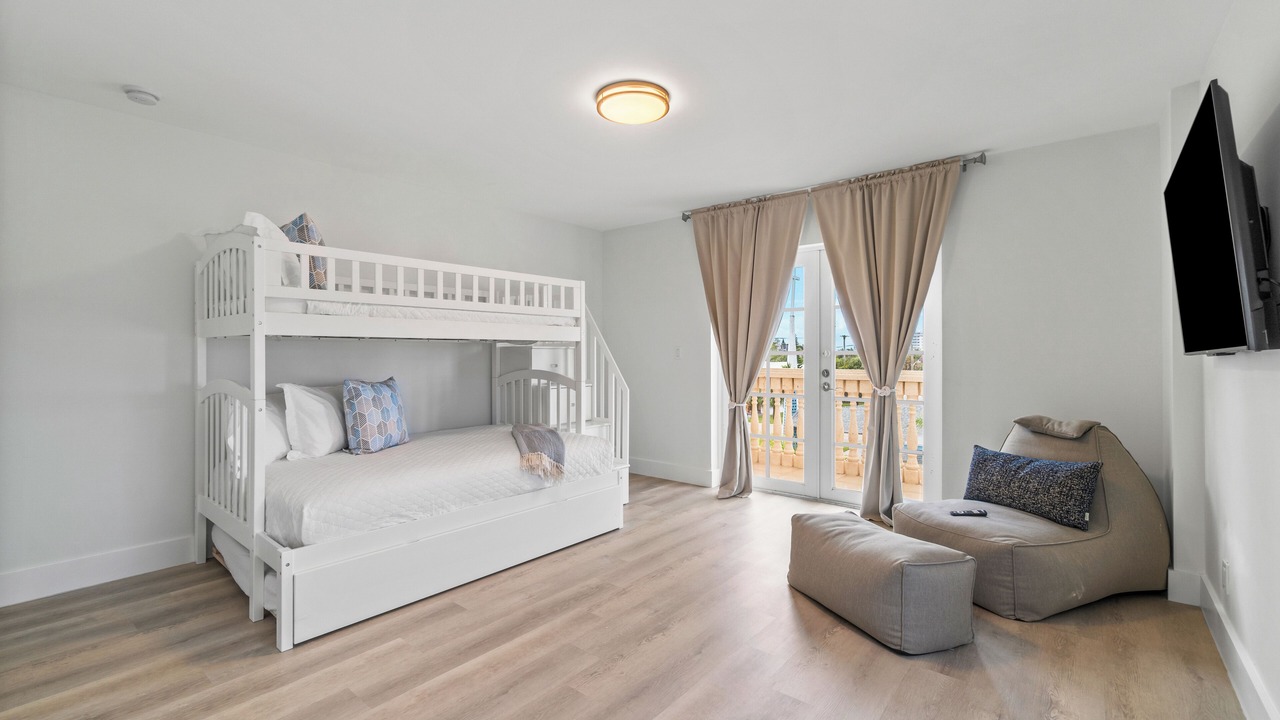 Photo of Bedroom in Lauderdale-by-the-Sea