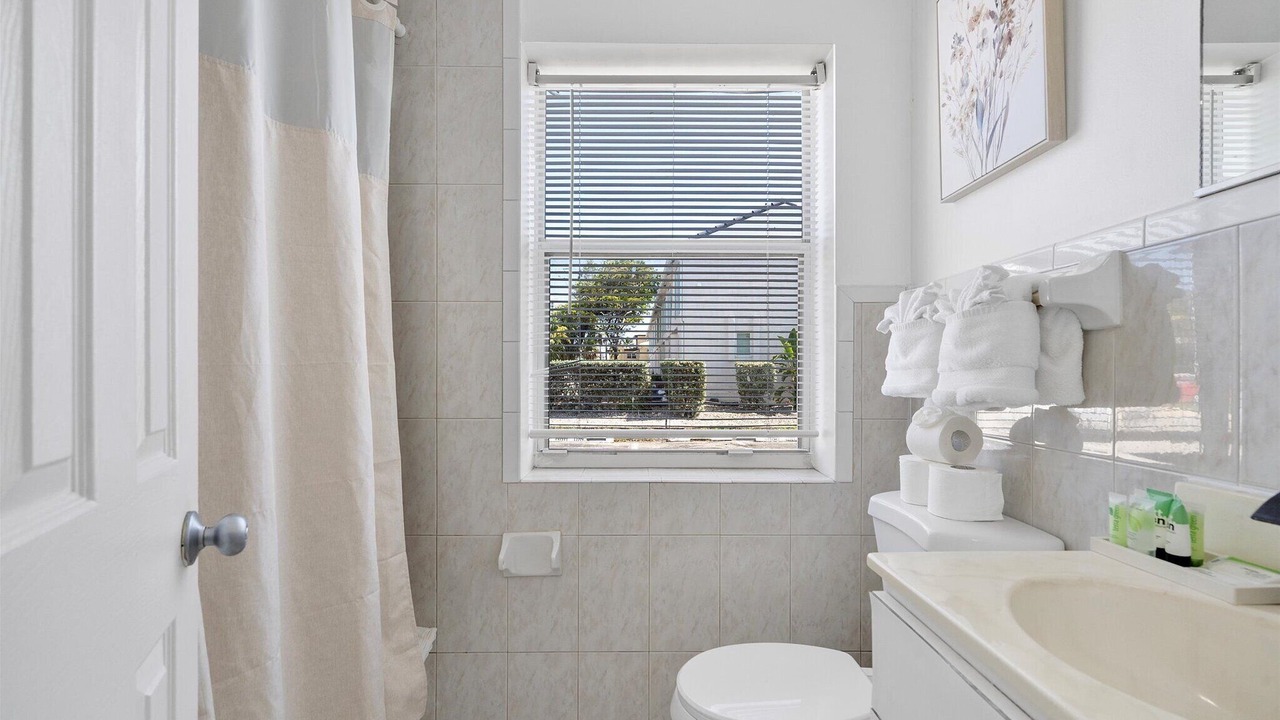 Photo of Bathroom in Hollywood Lakes