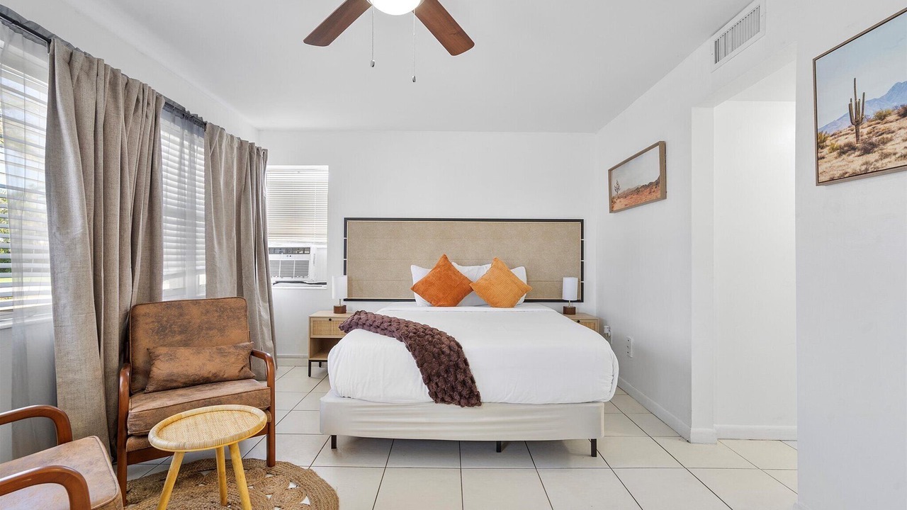 Photo of Bedroom in Hollywood Lakes