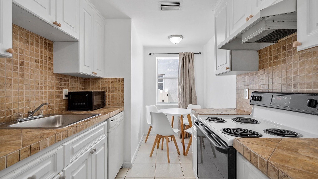 Photo of Kitchen in Hollywood Lakes