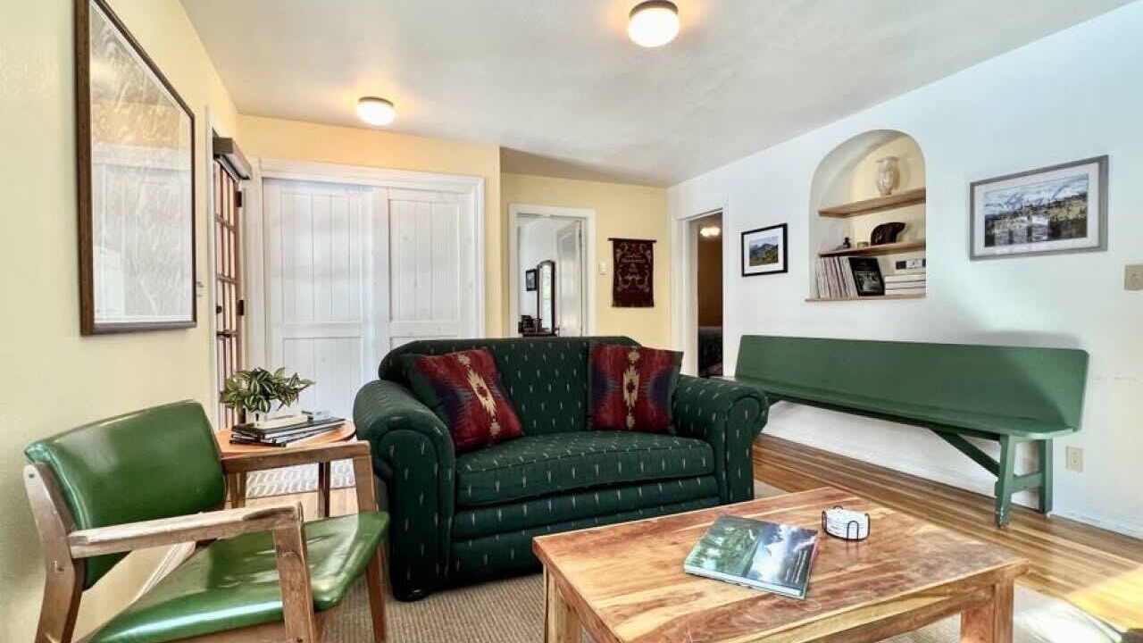 Photo of Livingroom in West Glacier