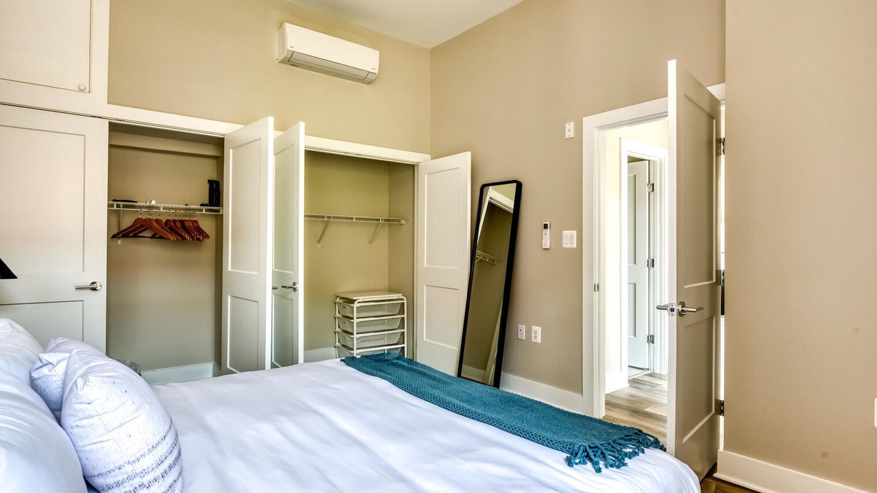 Photo of Bedroom in Jefferson Manor