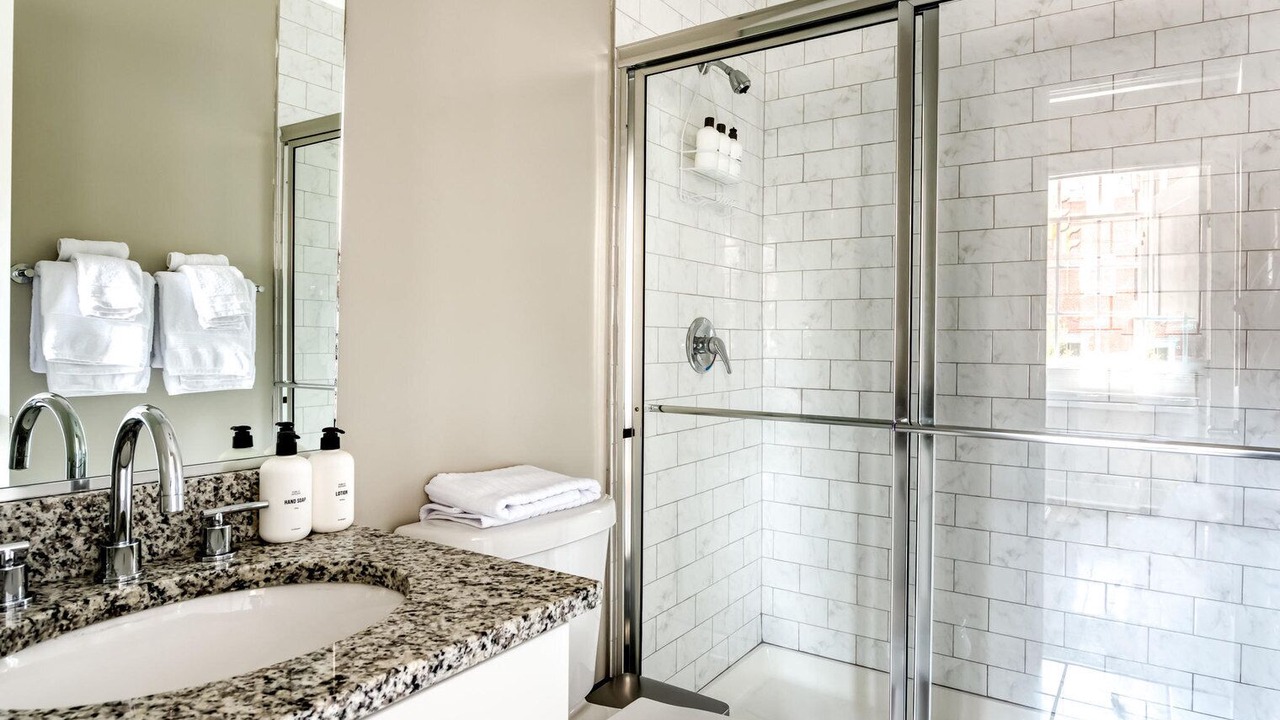 Photo of Bathroom in Jefferson Manor
