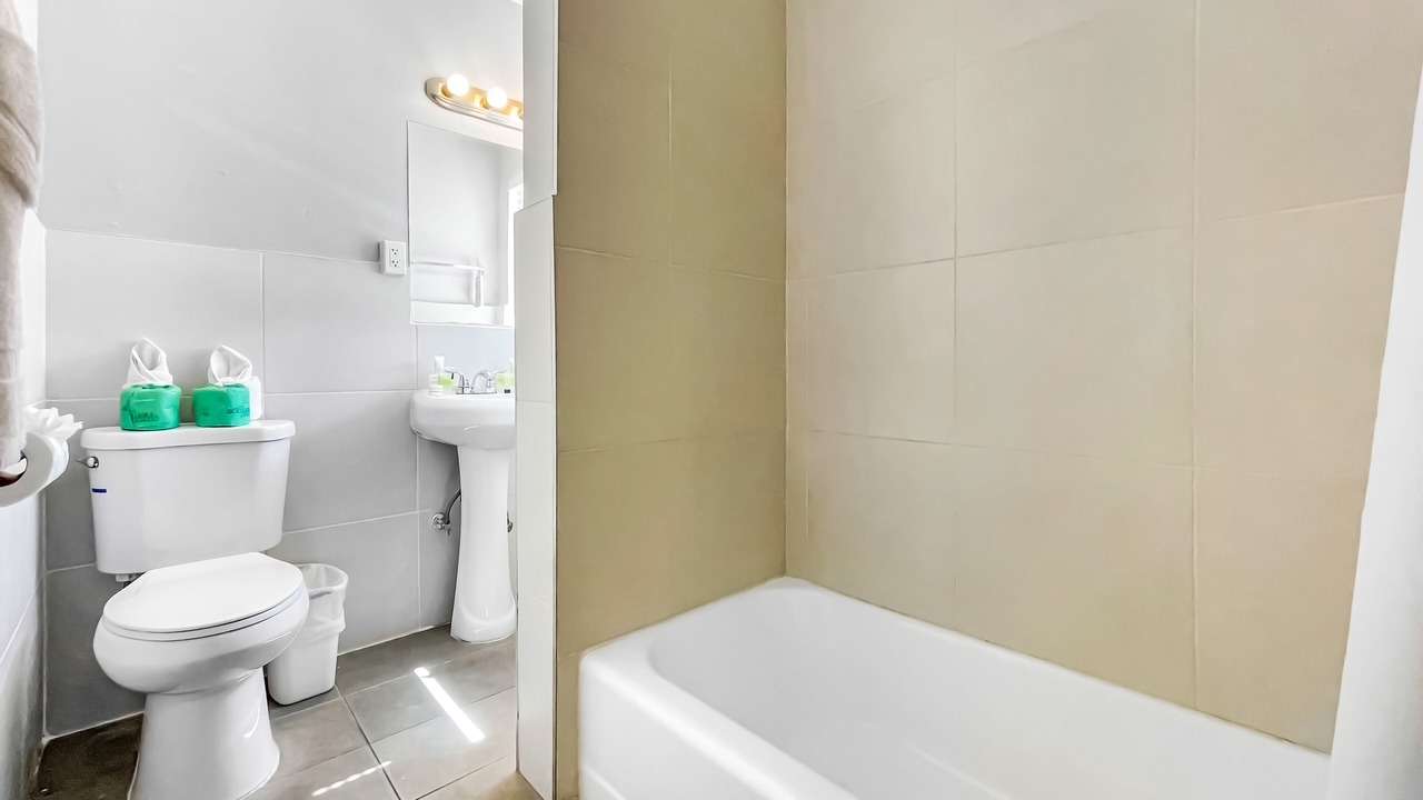 Photo of Bathroom in Hollywood Lakes