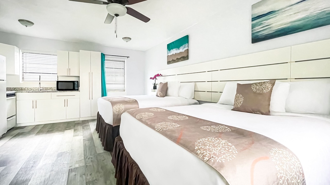 Photo of Bedroom in Hollywood Lakes
