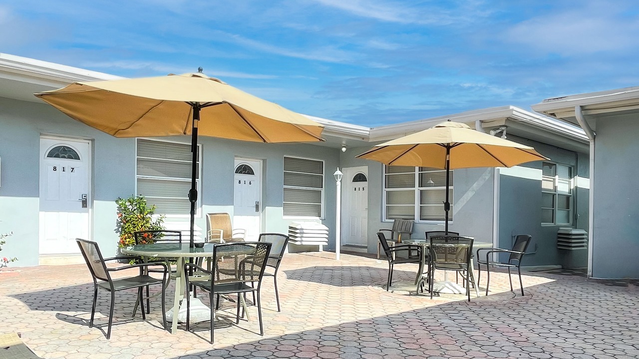 Photo of Outdoor in Hollywood Lakes