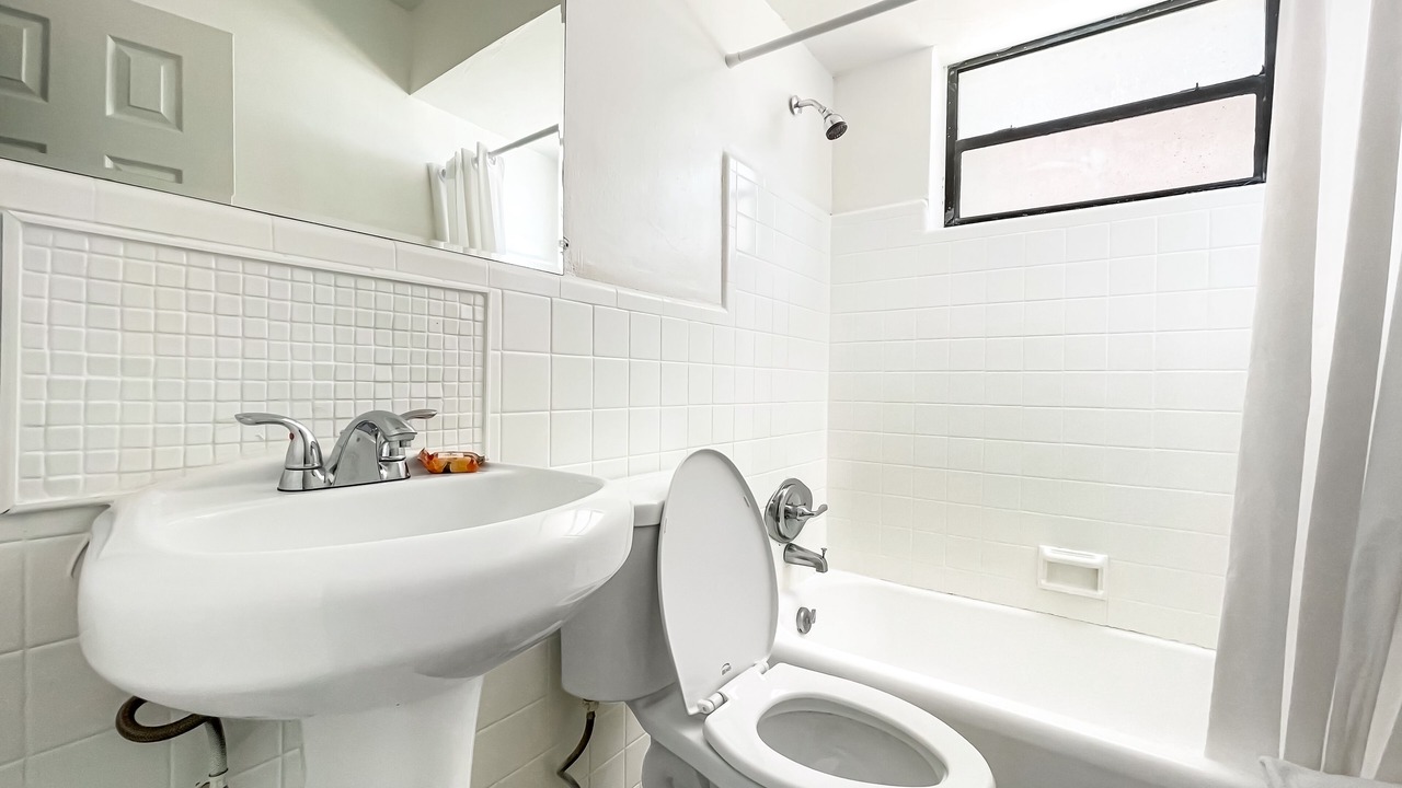 Photo of Bathroom in Hollywood Lakes