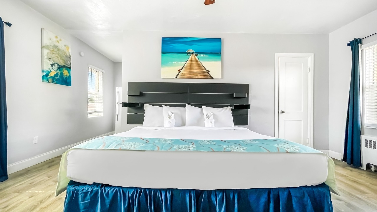 Photo of Bedroom in Hollywood Lakes