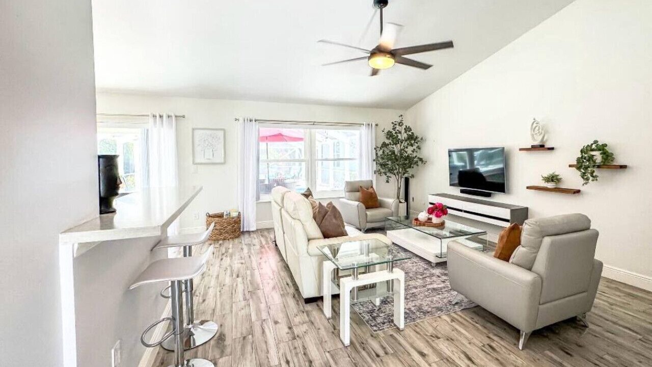 Photo of Livingroom in Lake Ida Shores