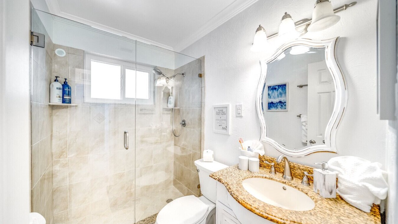 Photo of Bathroom in Garden Isles
