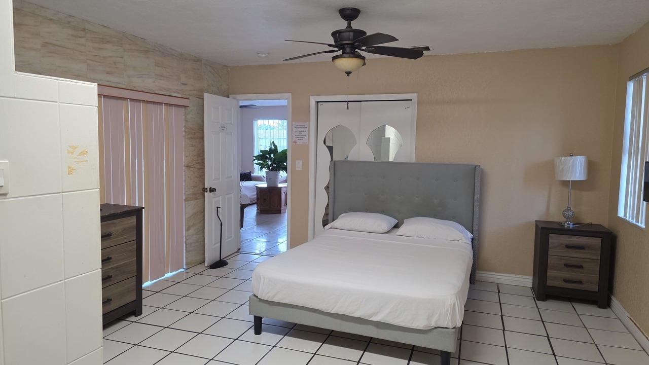 Photo of Bedroom in Lauderhill