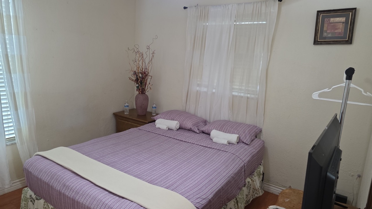 Photo of Bedroom in Lauderhill