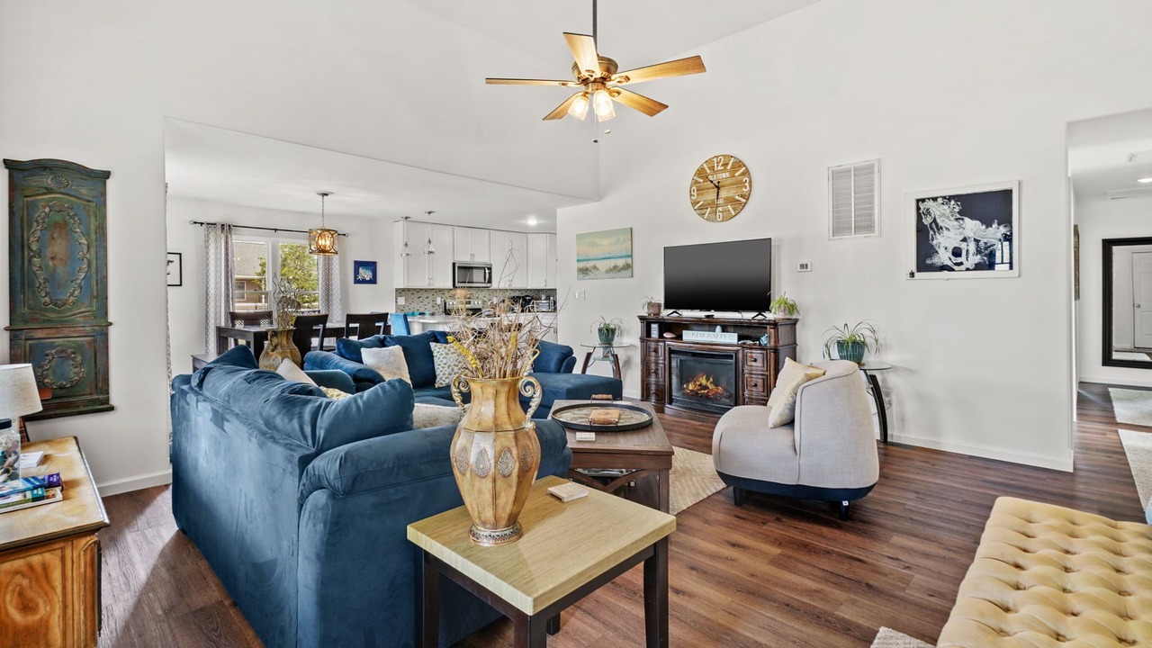 Photo of Livingroom in Captain's Cove