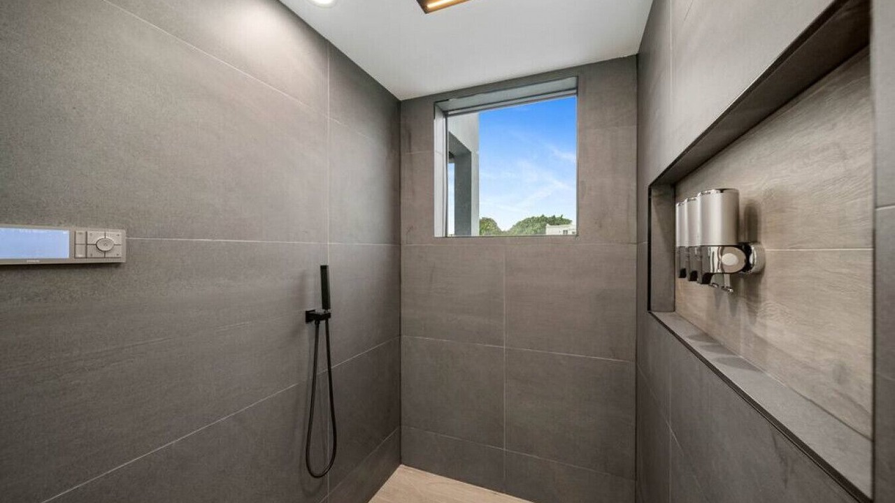 Photo of Bathroom in Victoria Park