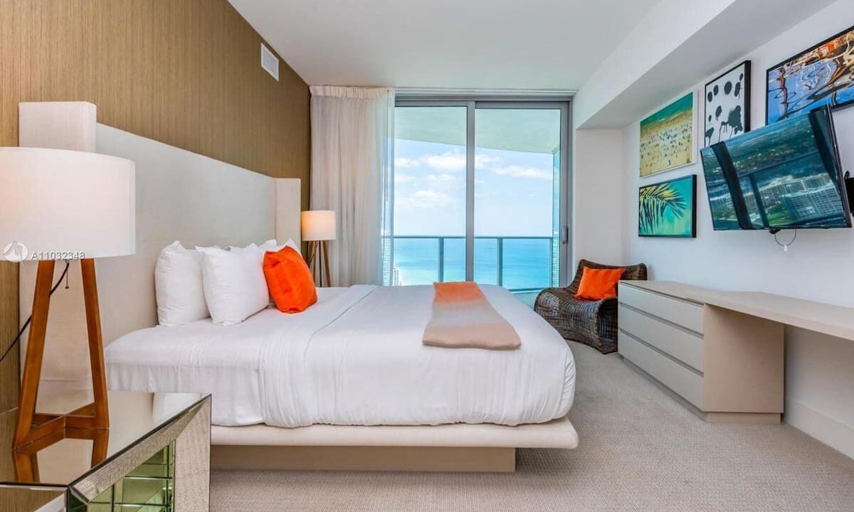 Photo of Bedroom in Hollywood South Central Beach