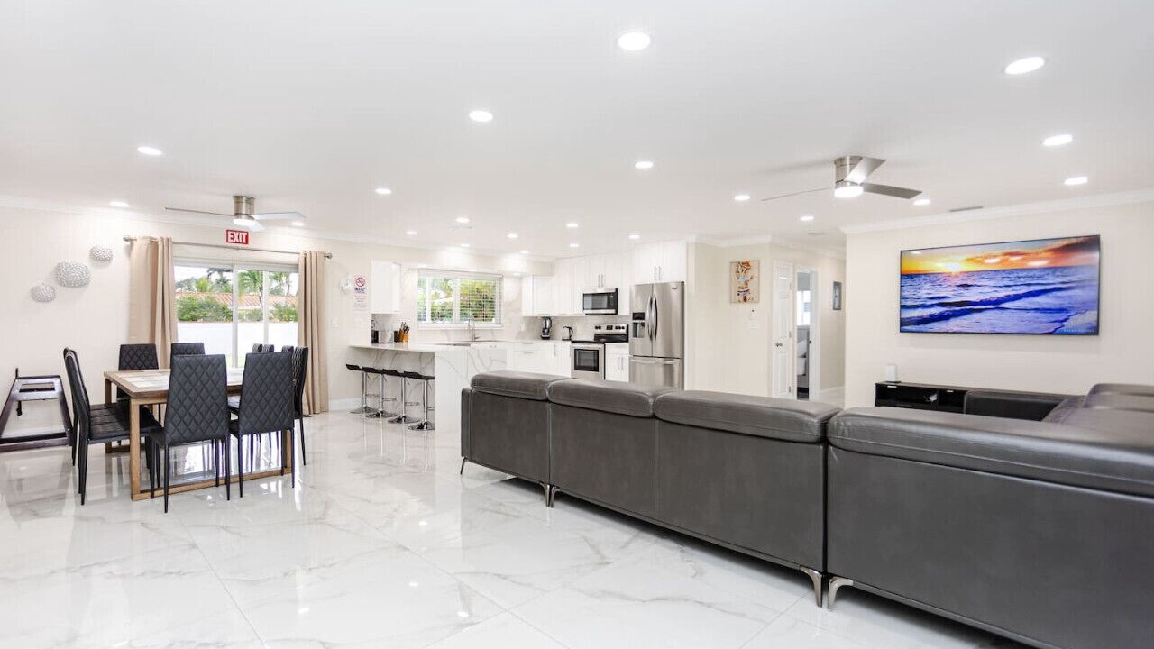 Photo of Others in Hollywood Hills