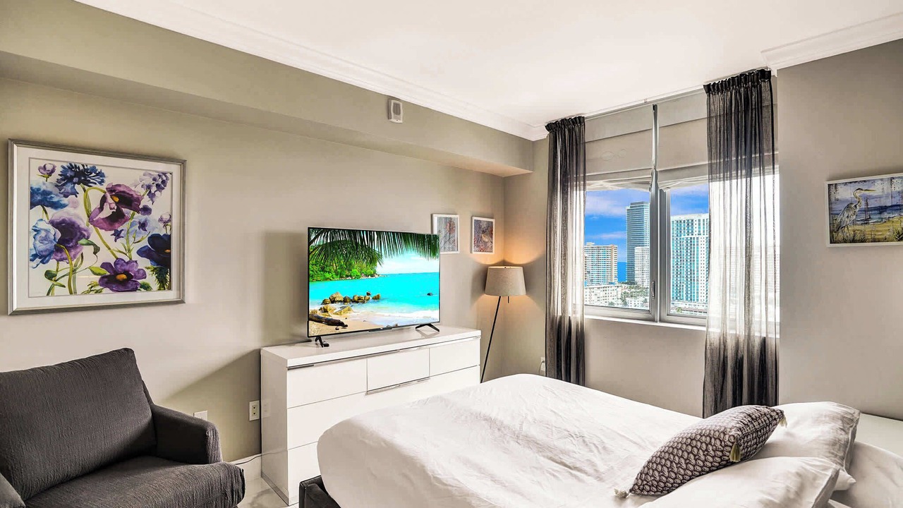 Photo of Bedroom in Hallandale Beach
