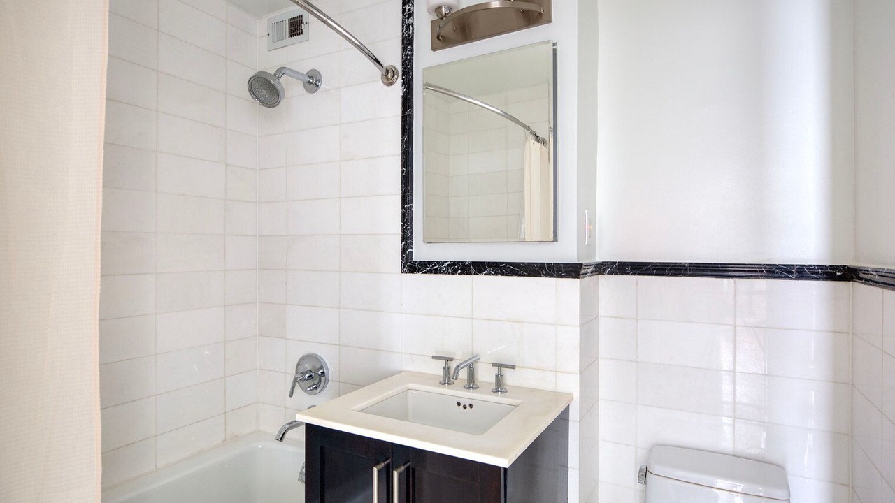 Photo of Bathroom in Lincoln Square