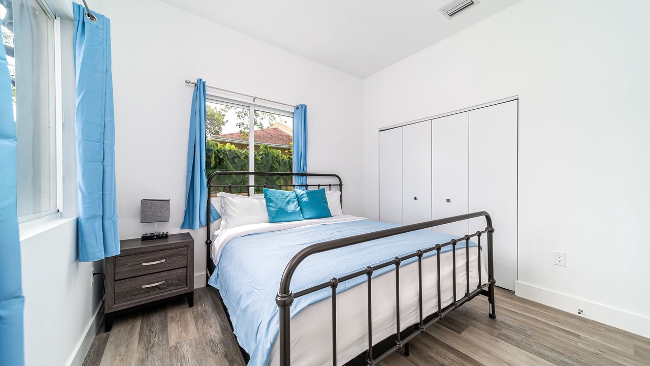 Photo of Bedroom in Hallandale Beach