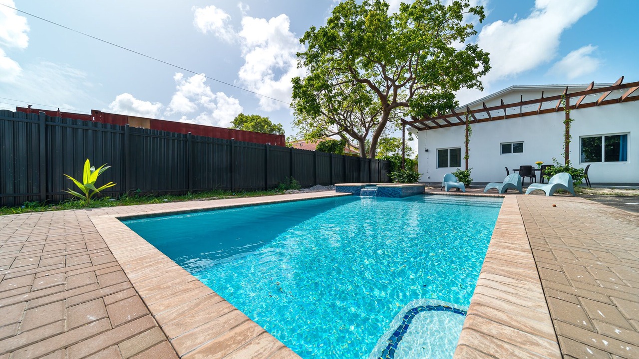 Photo of Outdoor in Hallandale Beach