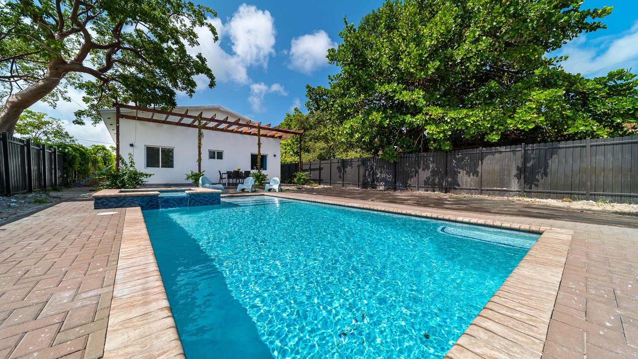 Photo of Outdoor in Hallandale Beach
