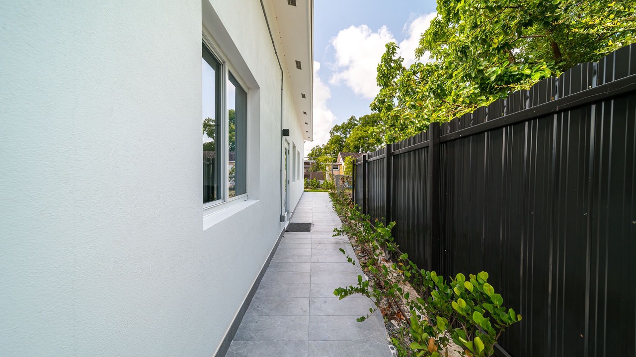 Photo of Outdoor in Hallandale Beach