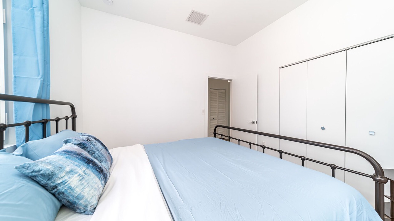 Photo of Bedroom in Hallandale Beach