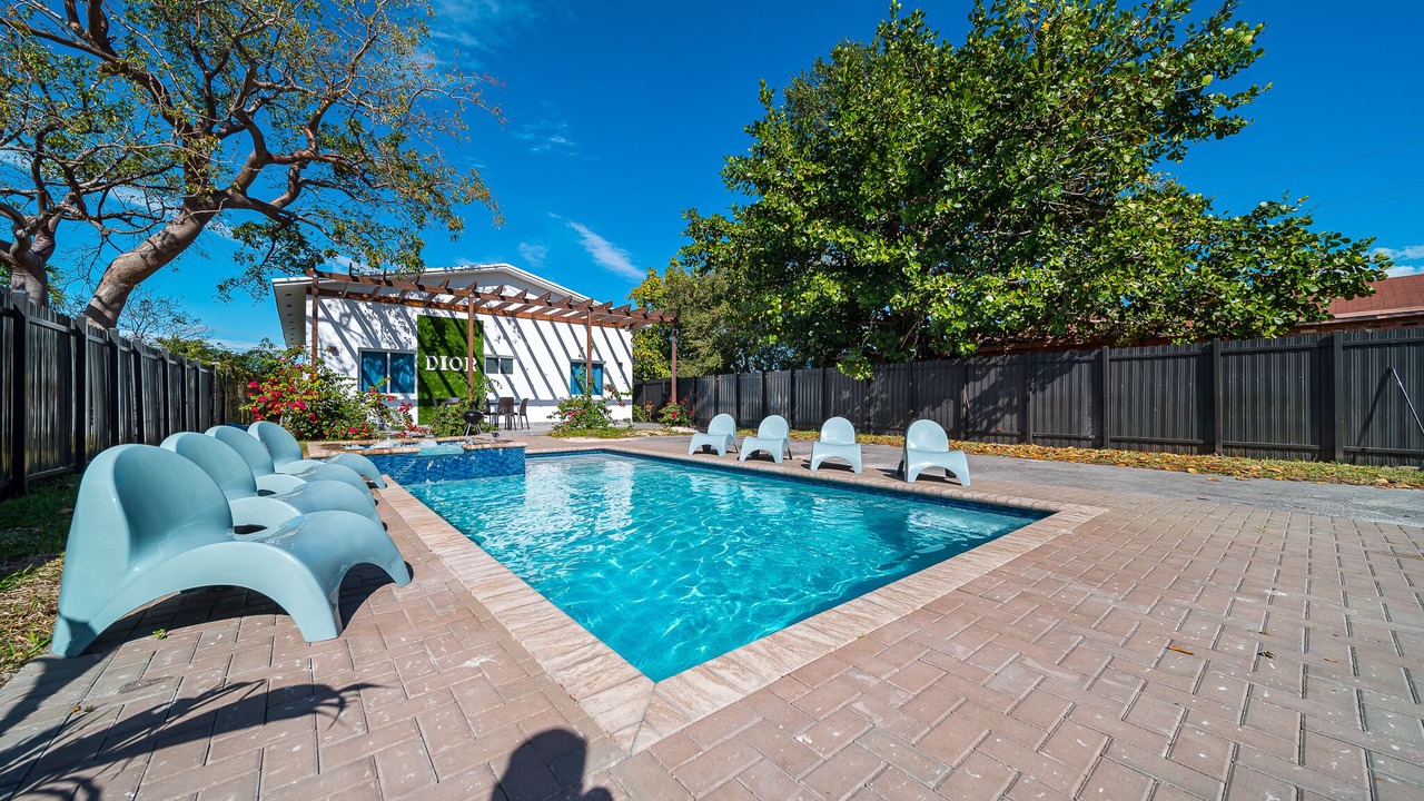 Photo of Outdoor in Hallandale Beach