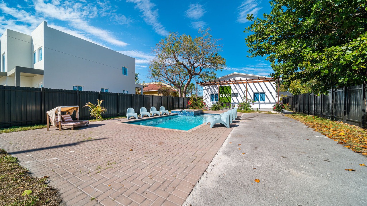 Photo of Outdoor in Hallandale Beach