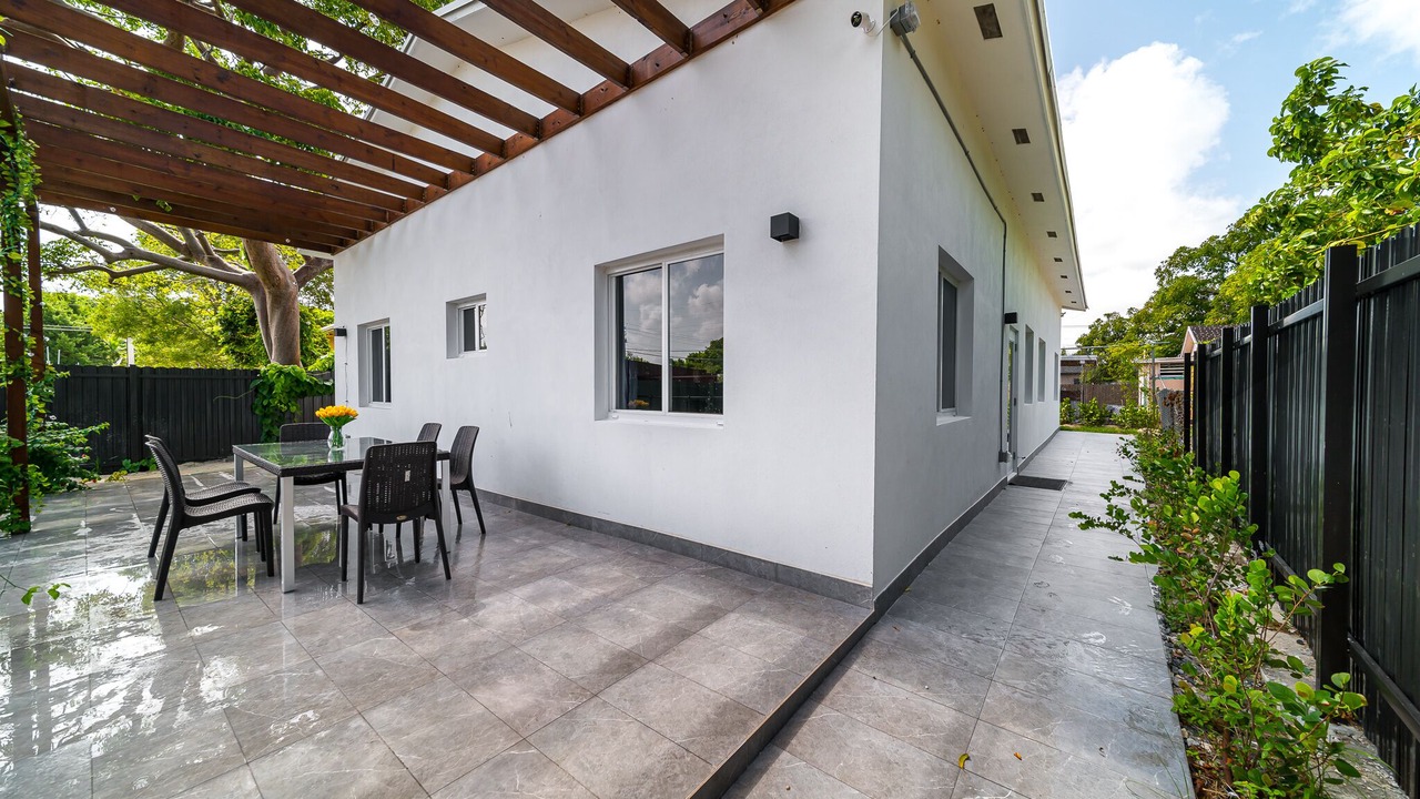 Photo of Outdoor in Hallandale Beach