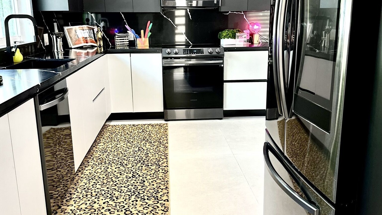 Photo of Kitchen in Harbour Inlet