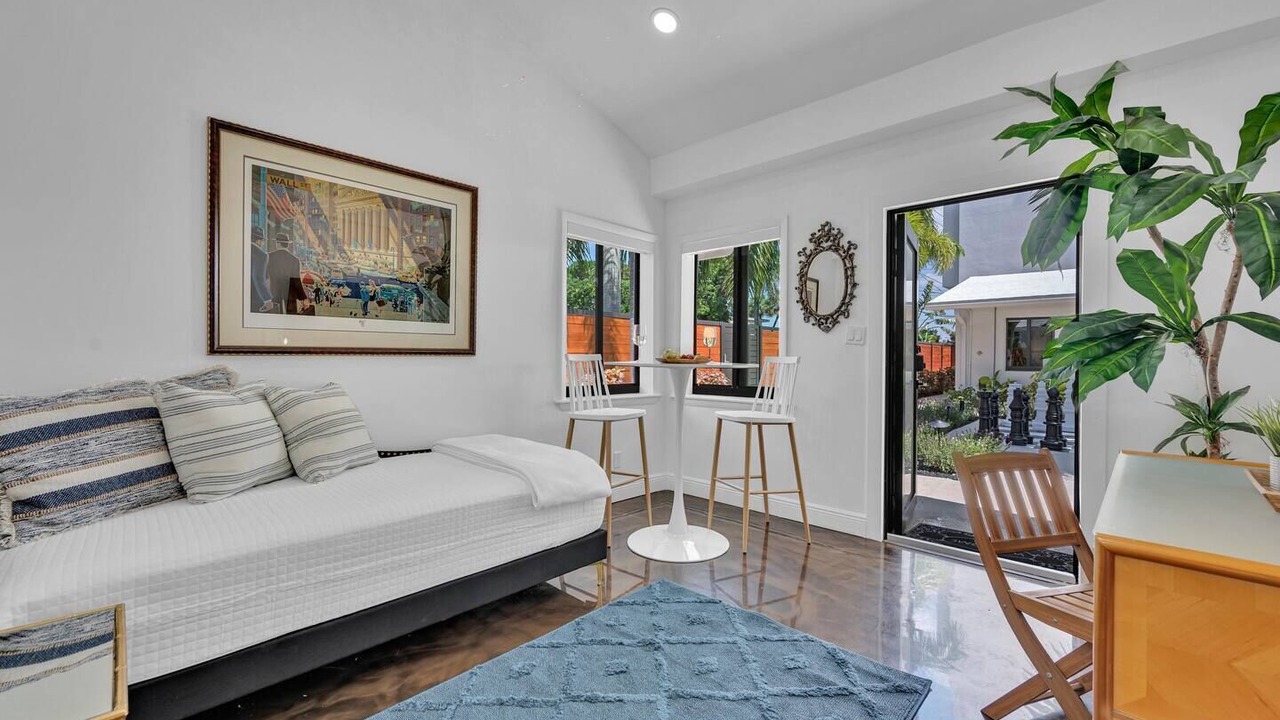 Photo of Livingroom in Flagler Village