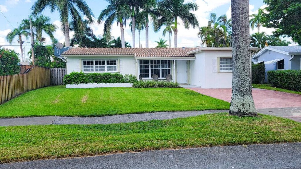Photo of Outdoor in Hollywood Lakes