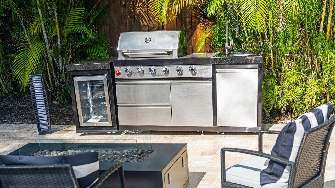 Photo of Outdoor in Hollywood Lakes