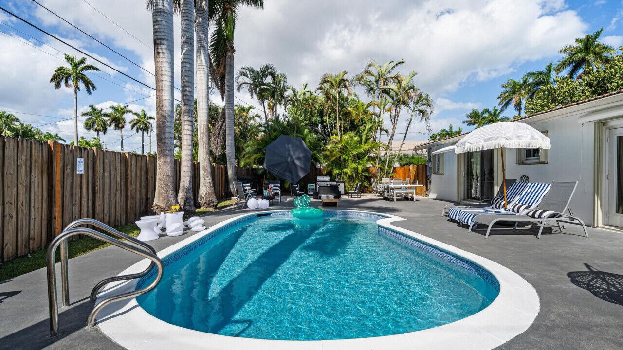 Photo of Outdoor in Hollywood Lakes