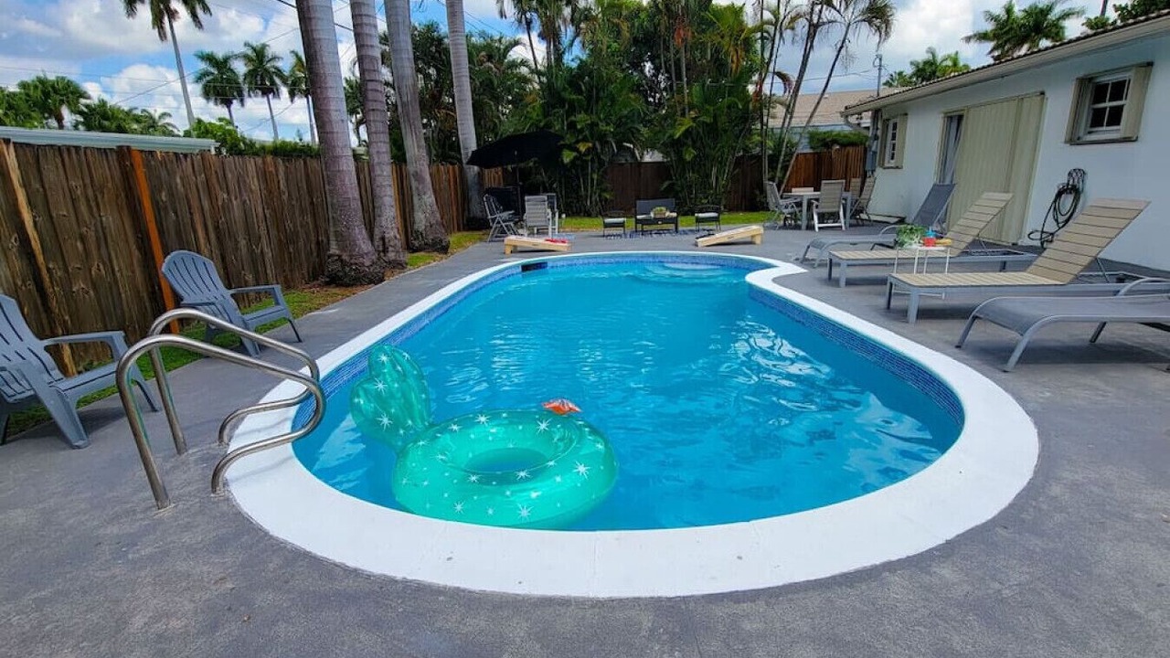 Photo of Outdoor in Hollywood Lakes