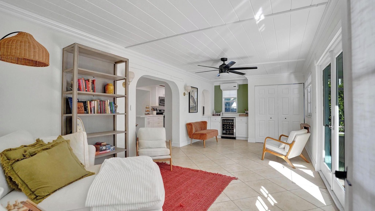 Photo of Livingroom in Tropic Palms