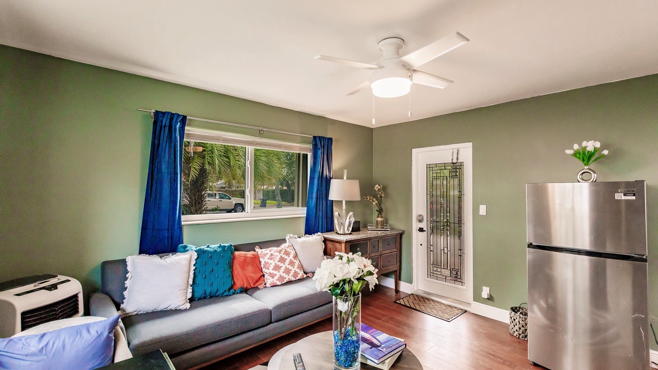 Photo of Livingroom in Downtown Hollywood