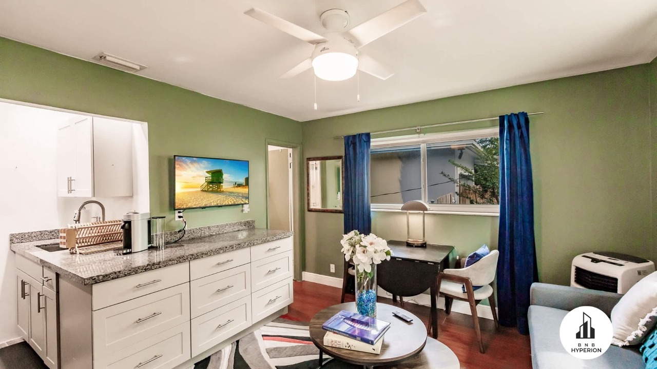 Photo of Livingroom in Downtown Hollywood