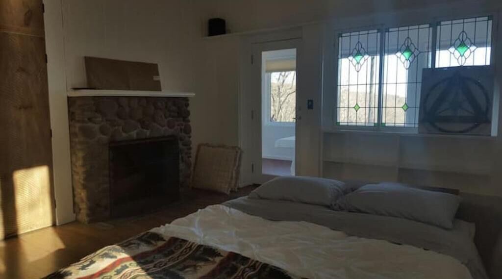 Photo of Bedroom in Town of Olive
