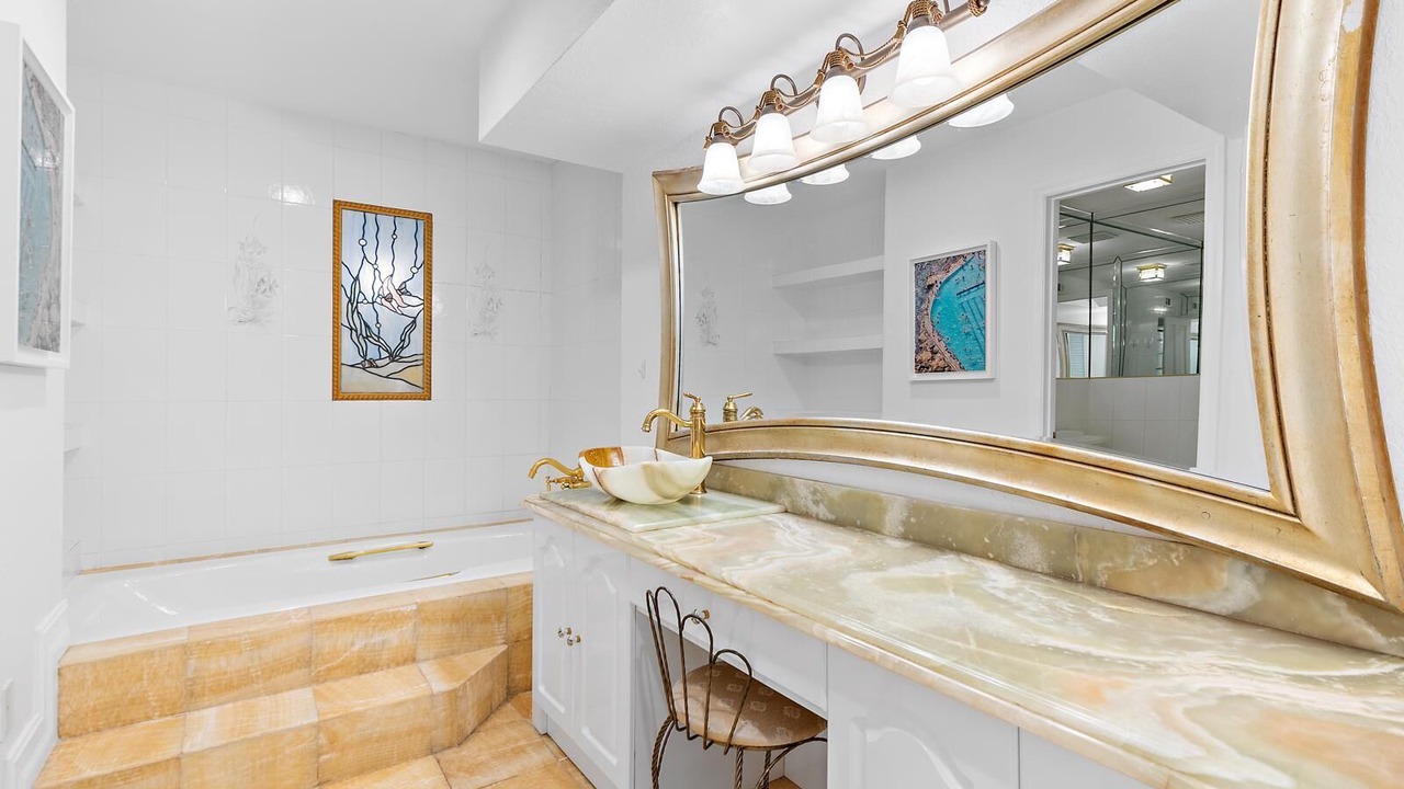 Photo of Bathroom in Birch Park Finger Streets