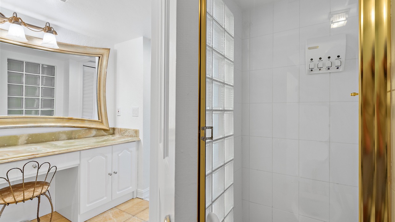 Photo of Bathroom in Birch Park Finger Streets