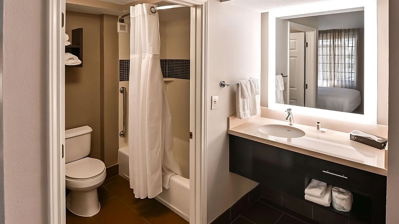 Photo of Bathroom in Plantation