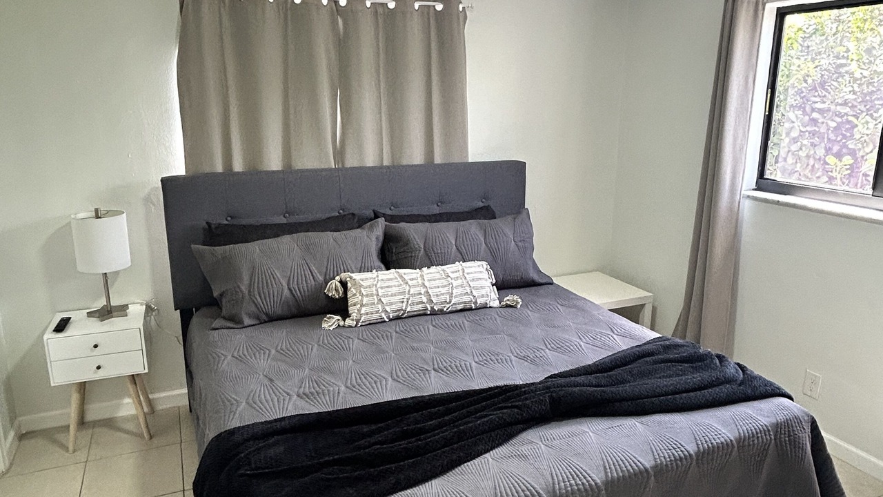 Photo of Bedroom in North Central Hollywood